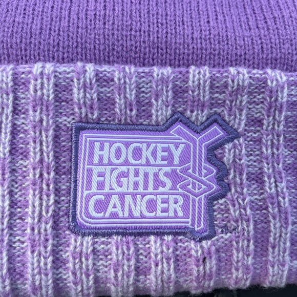 Detroit Red Wings Fanatics  Beanie “Hockey Fights Cancer” Retails For $45 - Picture 8 of 9